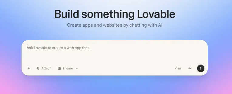 Una parte de la interfaz de Lovable, con un cuadro de prompt de IA etiquetado «Build something Lovable» y el subtítulo «Create apps and websites by chatting with AI».